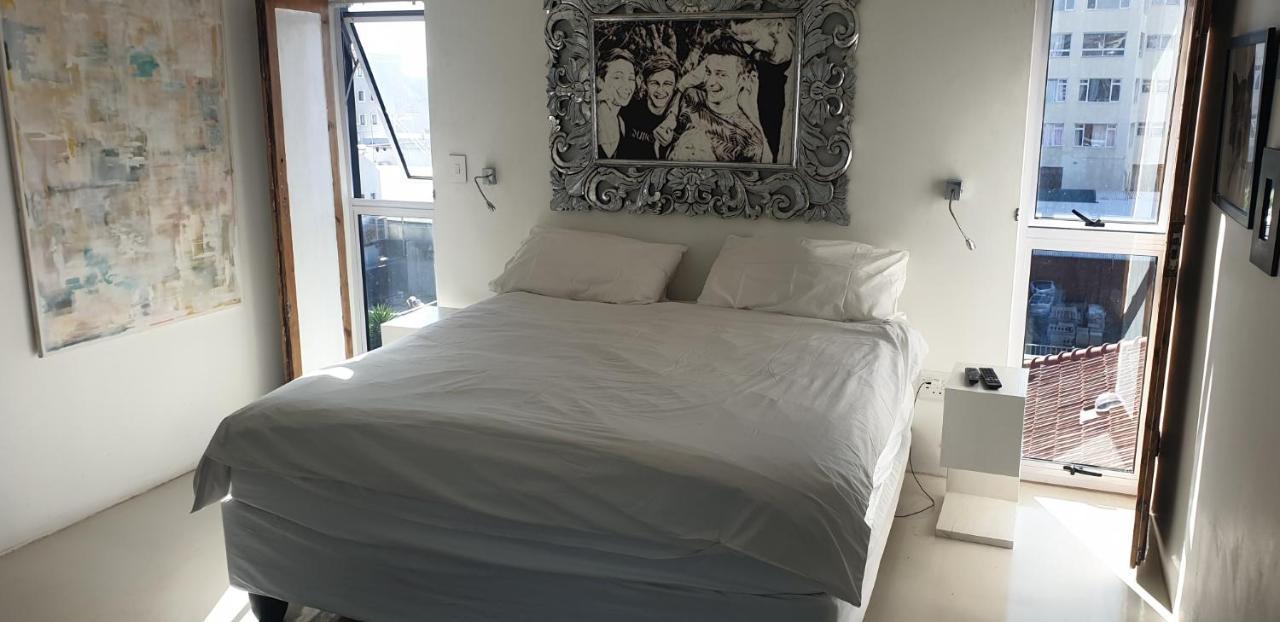 4 On Highworth Apartments And Studios Le Cap Extérieur photo