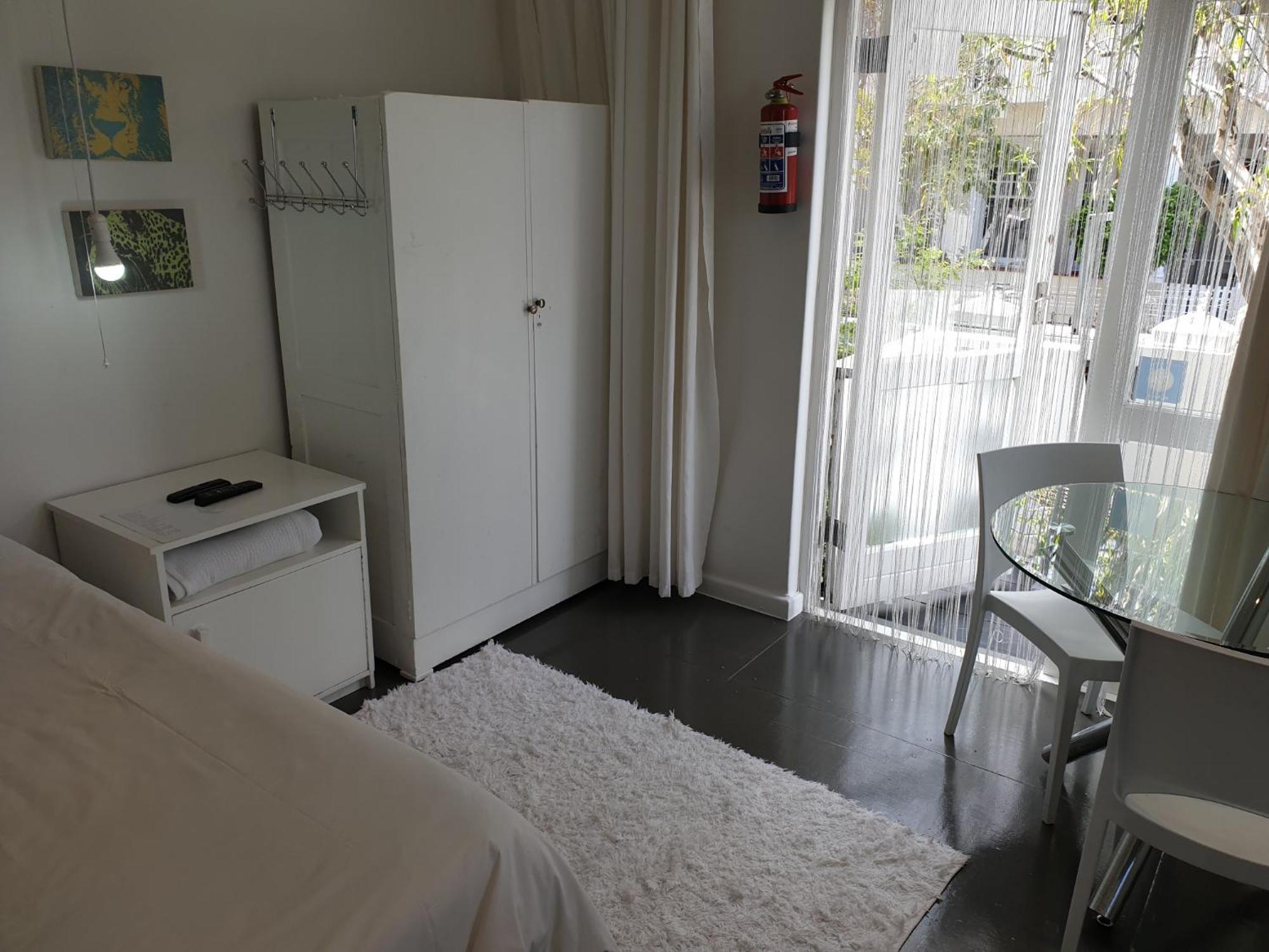 4 On Highworth Apartments And Studios Le Cap Extérieur photo
