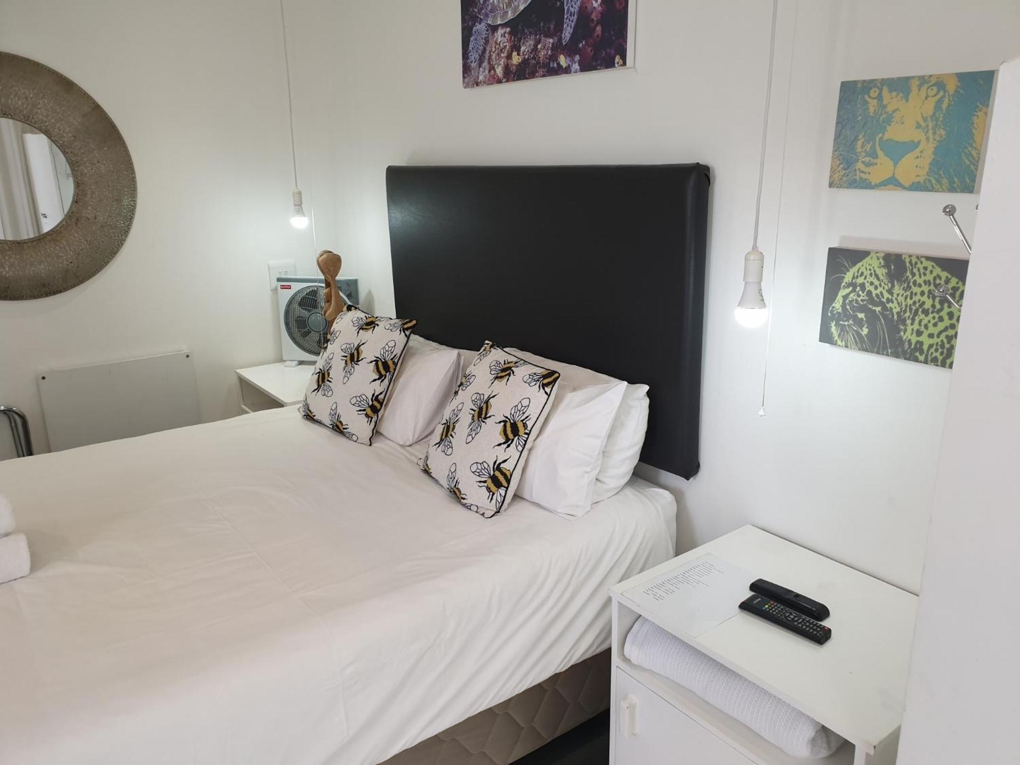 4 On Highworth Apartments And Studios Le Cap Extérieur photo