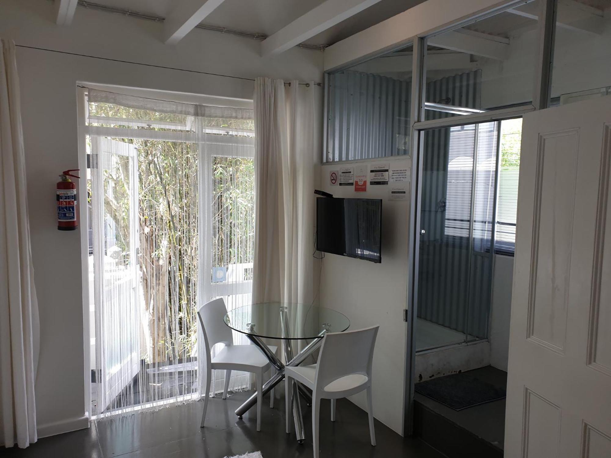 4 On Highworth Apartments And Studios Le Cap Extérieur photo