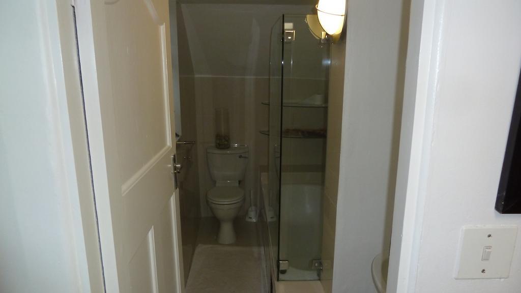4 On Highworth Apartments And Studios Le Cap Extérieur photo