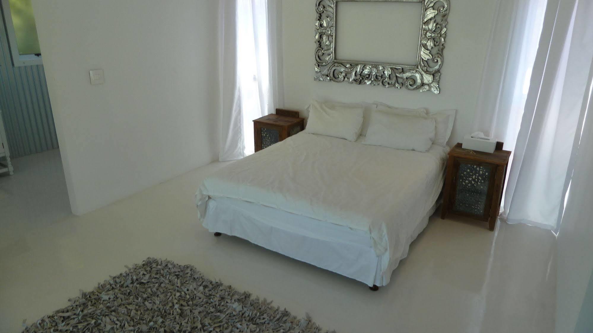4 On Highworth Apartments And Studios Le Cap Extérieur photo