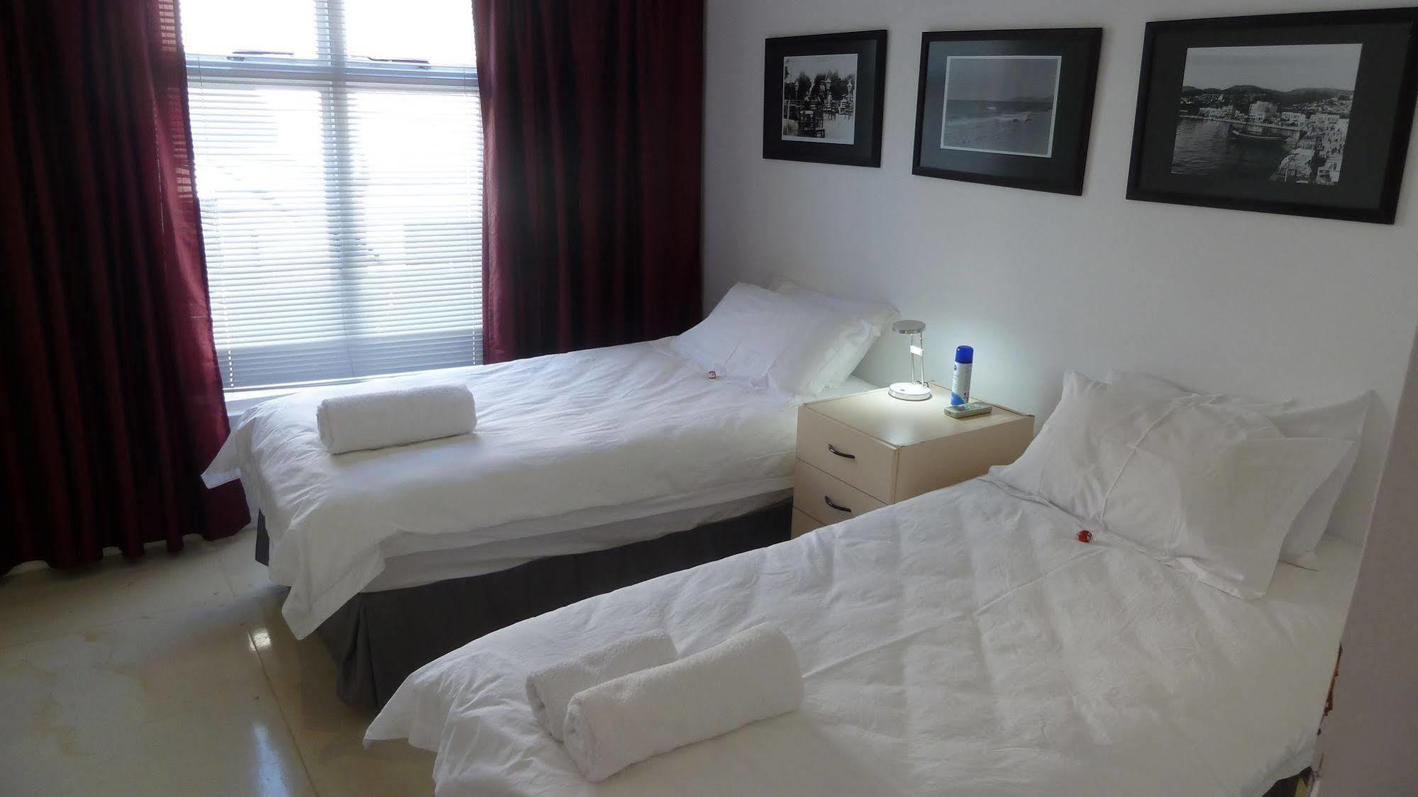 4 On Highworth Apartments And Studios Le Cap Extérieur photo