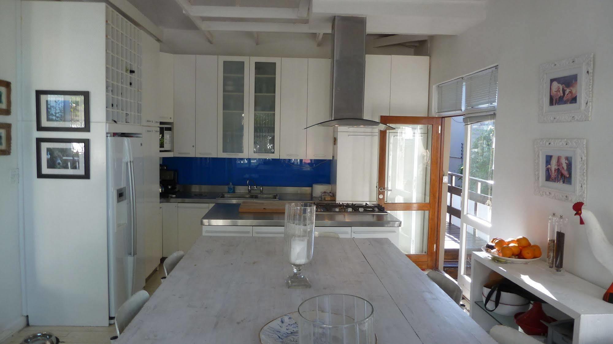 4 On Highworth Apartments And Studios Le Cap Extérieur photo