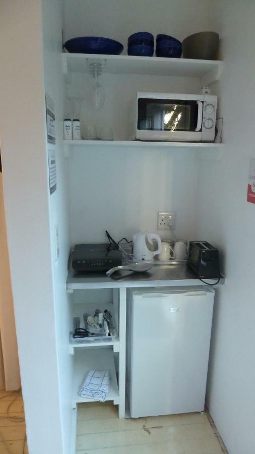 4 On Highworth Apartments And Studios Le Cap Extérieur photo